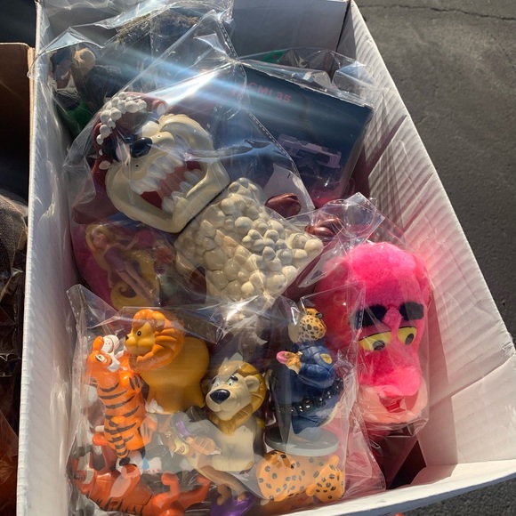 $8 for 3 Nic-Nac bags of used Nic-Nacs:  toys/decor & more excellent 4 resellers - Picture 2 of 16